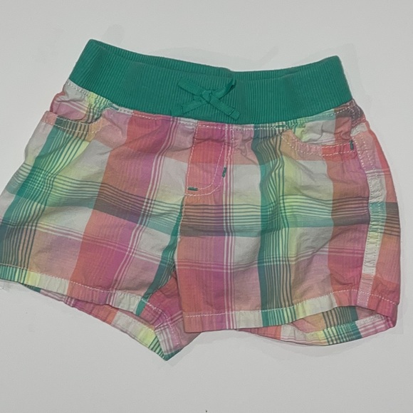 GIRLS SIZE 5. Bundle 3 pairs of shorts 1 short sleeve top - Picture 4 of 9